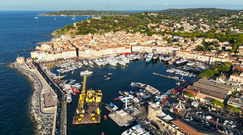aerial view of HEBO liftinf equipment in St Tropez