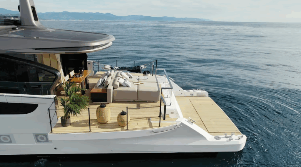 Azimut's Seadeck 7