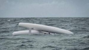 رُصدت السفينة المقلوبة قبالة نيدلز. الصورة مقدمة من إنقاذ سولنت.