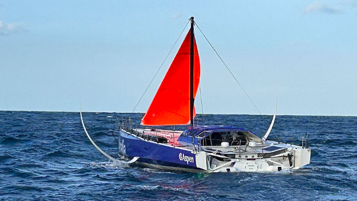 Pip Hare Ocean Racing - Pip's jury rigged boat after de-masting in Vendee Globe