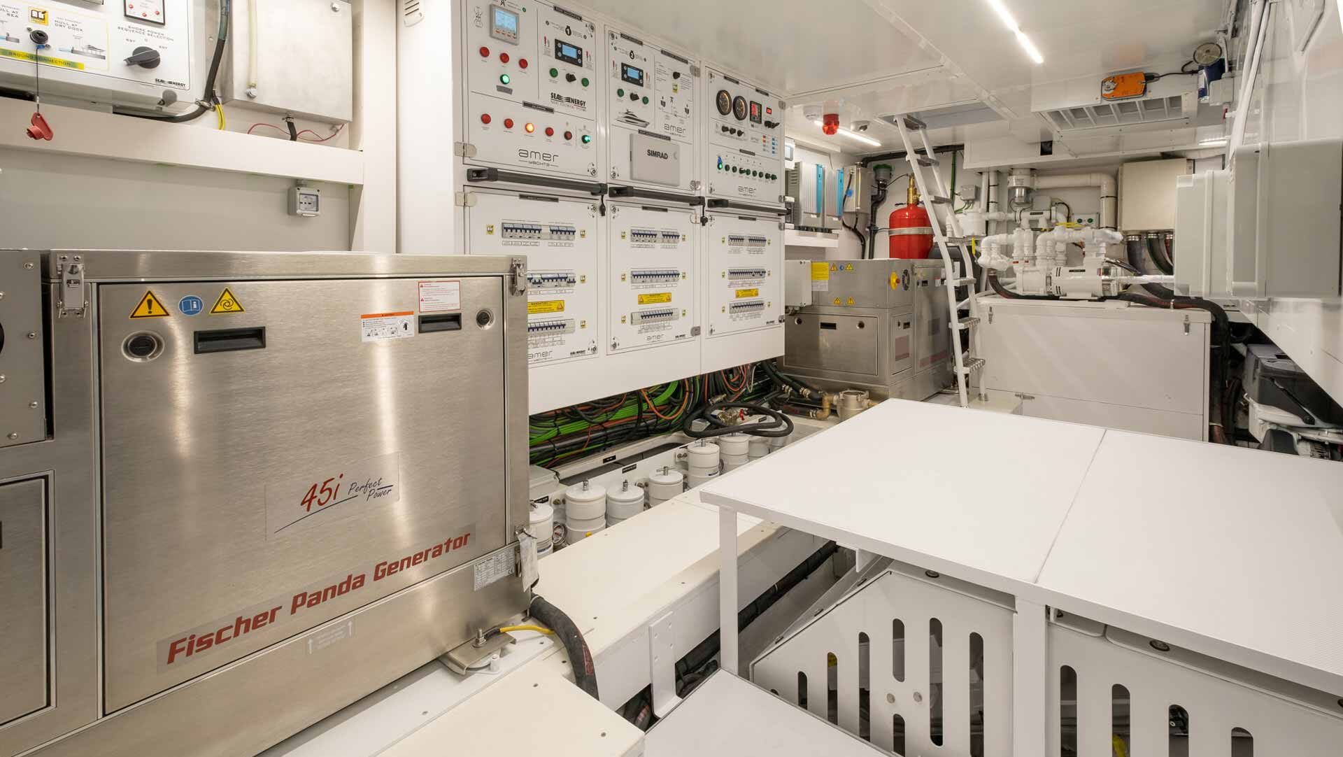 Supply of FischerPanda variable speed generator with parallel option on board Amer 100