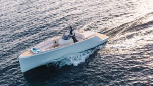 The ESEA F800 at sea