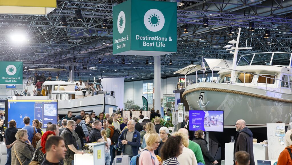 تكتظ قاعات دوسلدورف بالجماهير