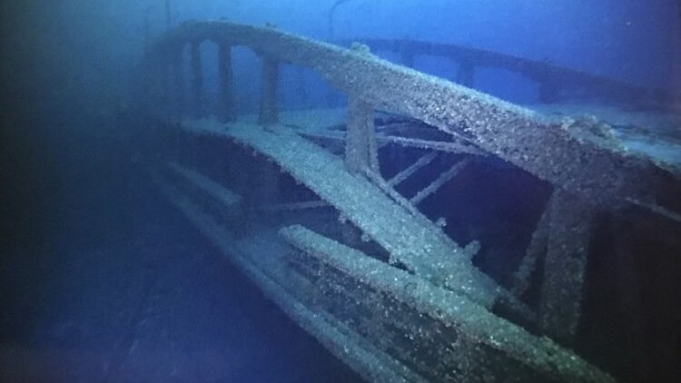 Large wooden steamers like the La La Belle needed longitudinal hogging arches for strength.