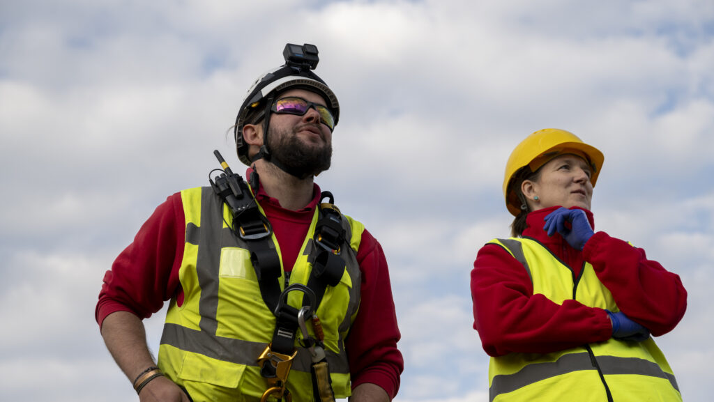 Stuart Sheldon, lead rigger with Angela Middleton, head of Conservation. Image courtesy of Matt Sills