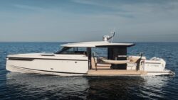 Saxdor 460 motor yacht with drop down side balcony