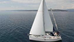 sailing boat with backstay-mounted wine turbine