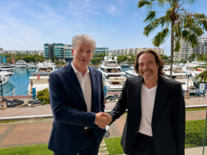 Erwin Bamps, Olivier Besson hand shaking