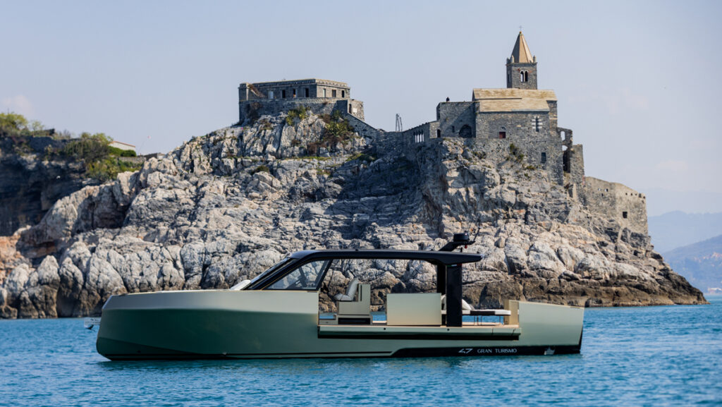 Open dayboat luxury motor boat gold hull