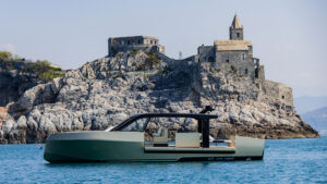 Open dayboat luxury motor boat gold hull