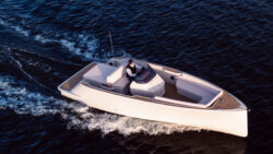 The ESEA F800 is designed as an all-electric day cruiser