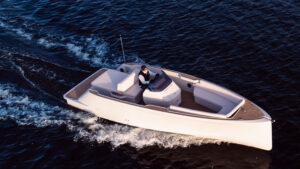 The ESEA F800 is designed as an all-electric day cruiser