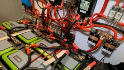 wires connectign 48V batteries