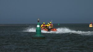 Wells RNLI rescues seven people cut off by tide near harbour entrance