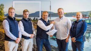 Lars Berghäll, Markus Rissanen, and Mika Kouki from Bike & Boat World together with Johan Holm and Roger Granfors from the Axopar Sales team