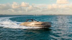 Manari Yachts 52ft luxury speedboat banking