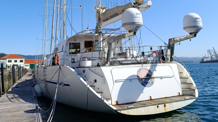 stern of Tambo - yacht for auction