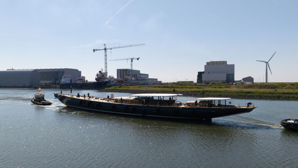 Tesumo decking and the Palma Blue hull are visible following launch