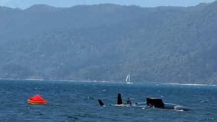 Viva La Vida capsizes during Hamilton Island Race Week in Queensland