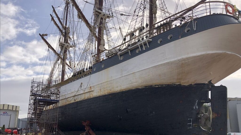 Le Français at St. Malo, Concarneau, La Rochelle and Brest (before refit)