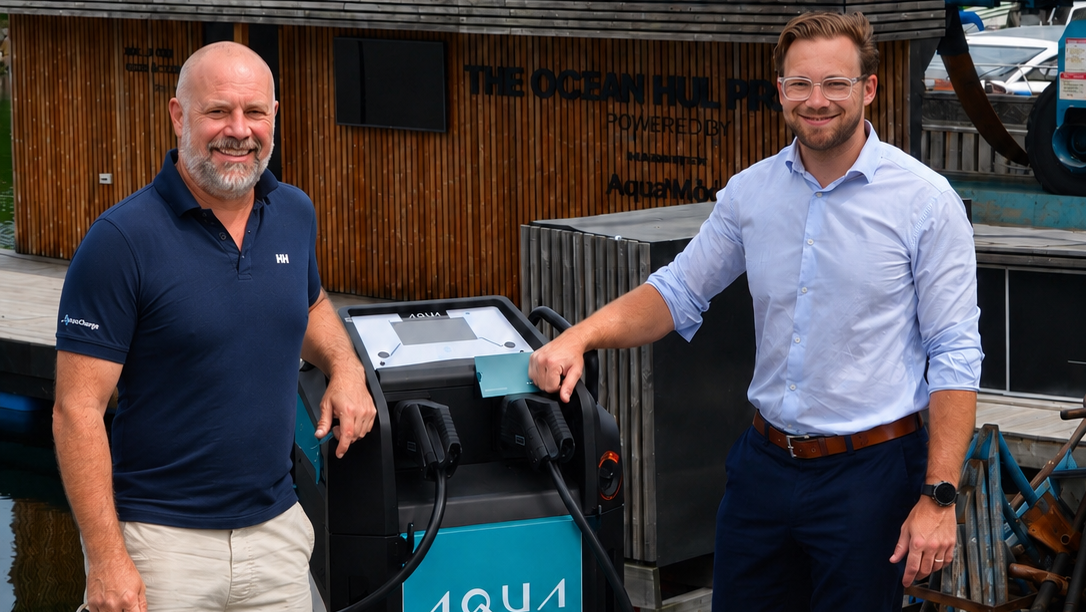 Aqua superPower's Niels Astrup (left) with Hyke's Charles Pembroke-Birss