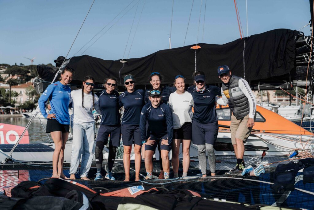 women sailors on sailing boat