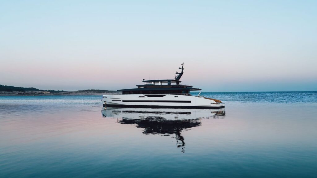 GX42 superyacht side profile