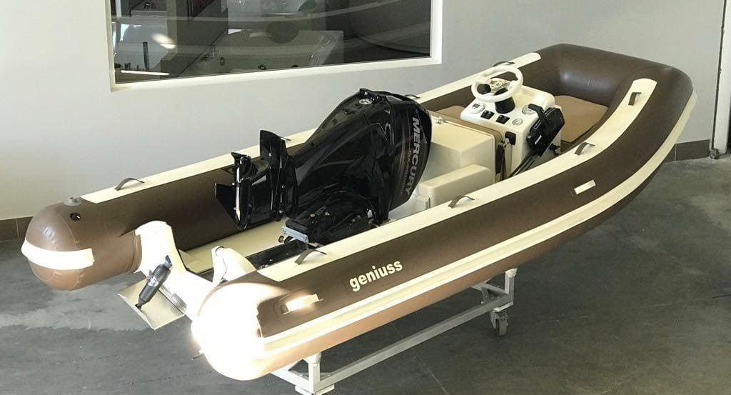 New Geniuss HTS Cruiser 380 Jet tender targets shallow-water access