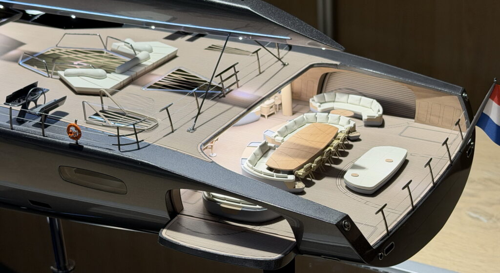 التصميم الخارجي لليخت وهندسته البحرية من تصميم شركة فريرز ديزاين.