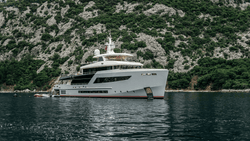 Heeus explorer yacht