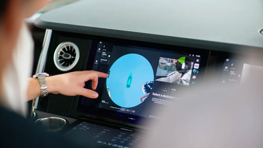 finger points at screen on boat - this is Saxdor's helm using Simrad AutoCaptain